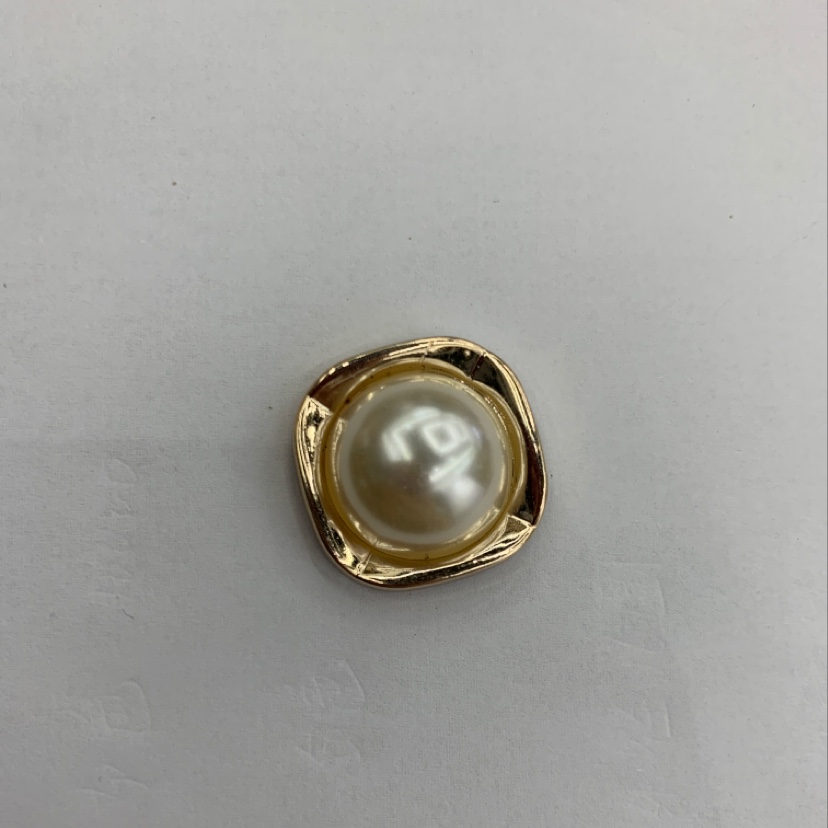 Square with pearl tuba