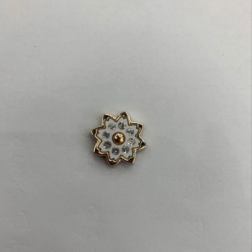 Eight small diamonds white