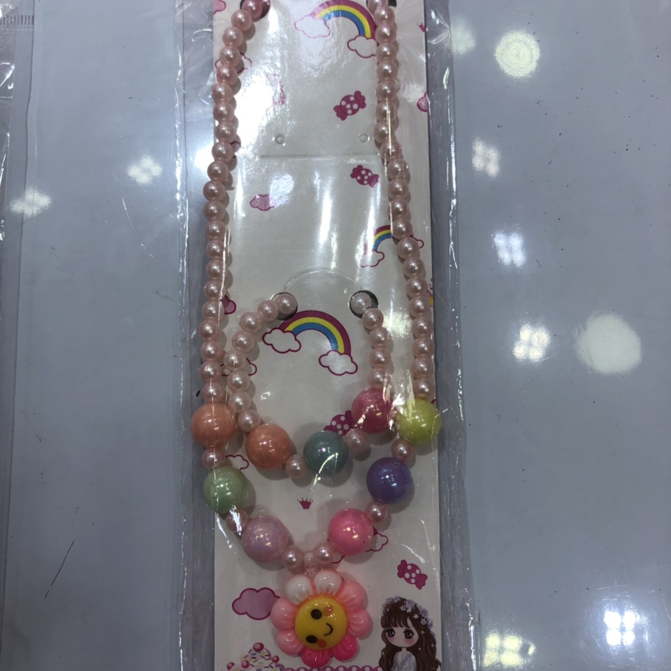 Children's necklace with pearl smiling face