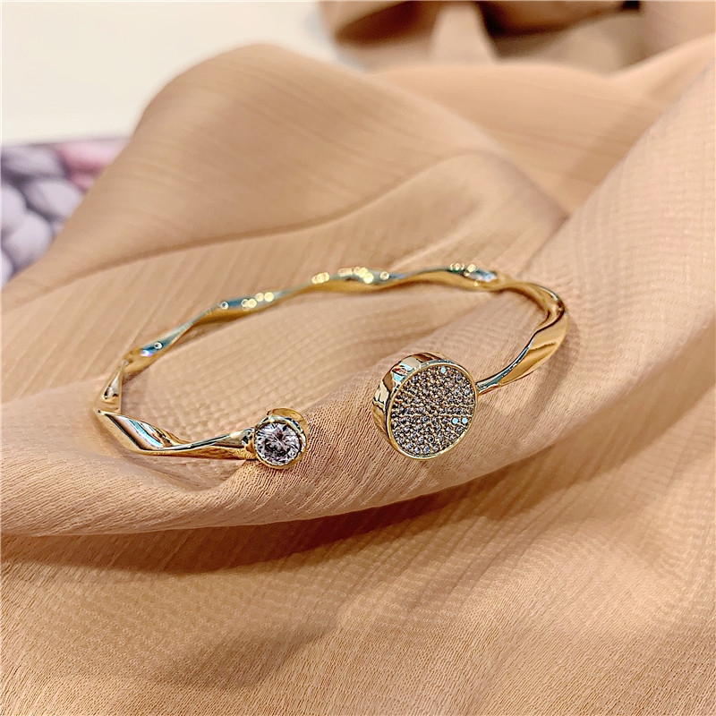 Korean version of the niche designer custom rhinestone fashion simple open wavy bracelet female ins wind bracelet tide