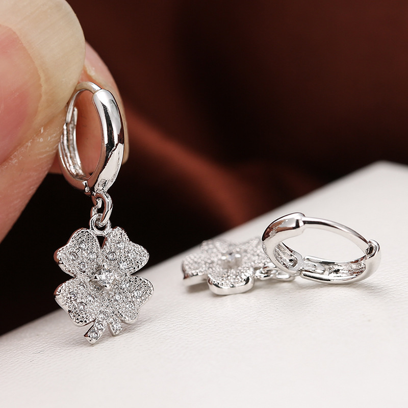 Cross-border best-selling earrings: European and American personalized leaf-shaped zirconia copper earrings and ear buckles sold directly by the manufacturer detail image 6