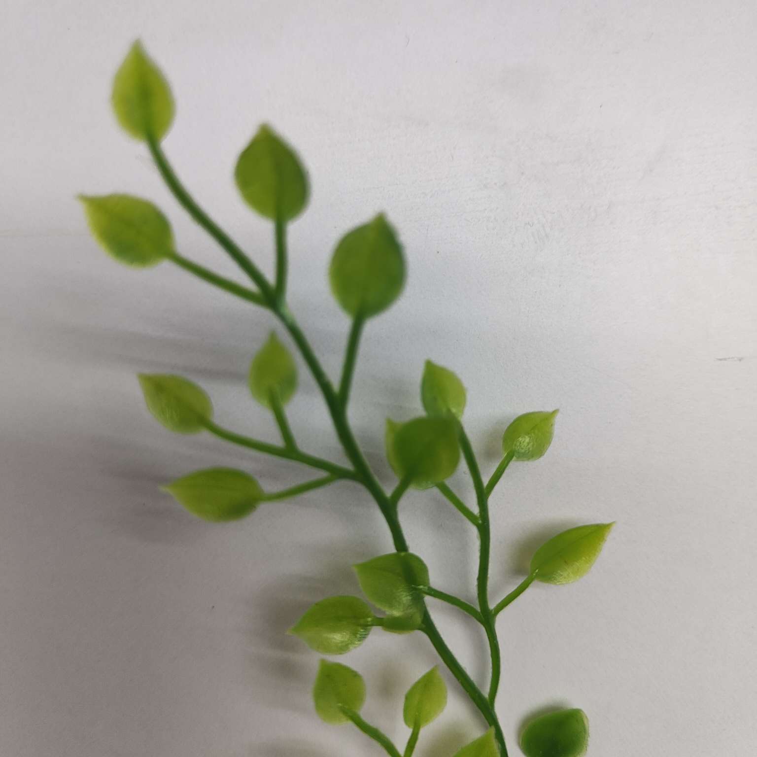 Plastic aquatic plant accessories, green plants, flower decorations, floral art, wedding mall ornaments Application Scenario