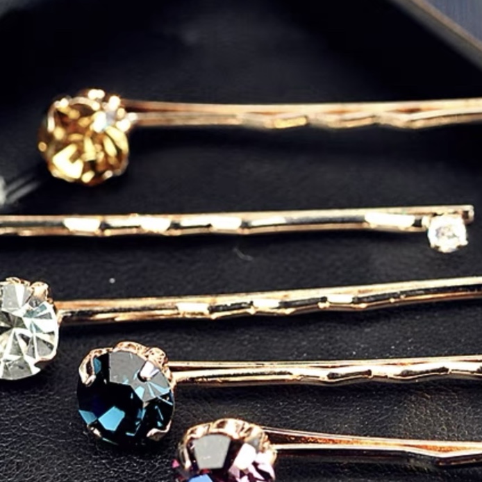 One character for colored zircon