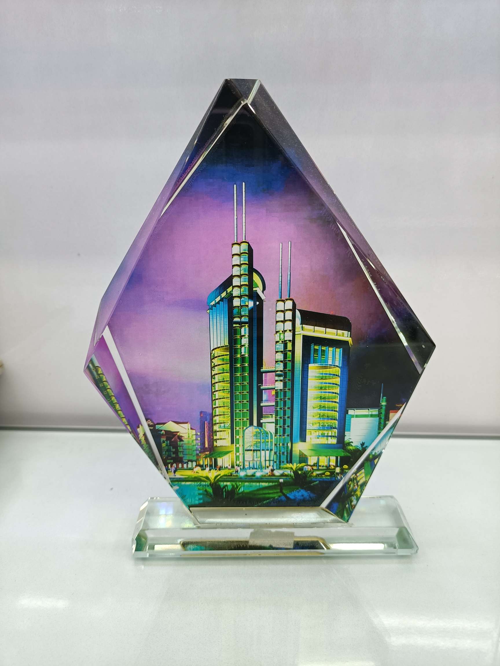 Yan fan cristal color especial forma iceberg pantalla de reloj personalidad altura 28 cm Application Scenario