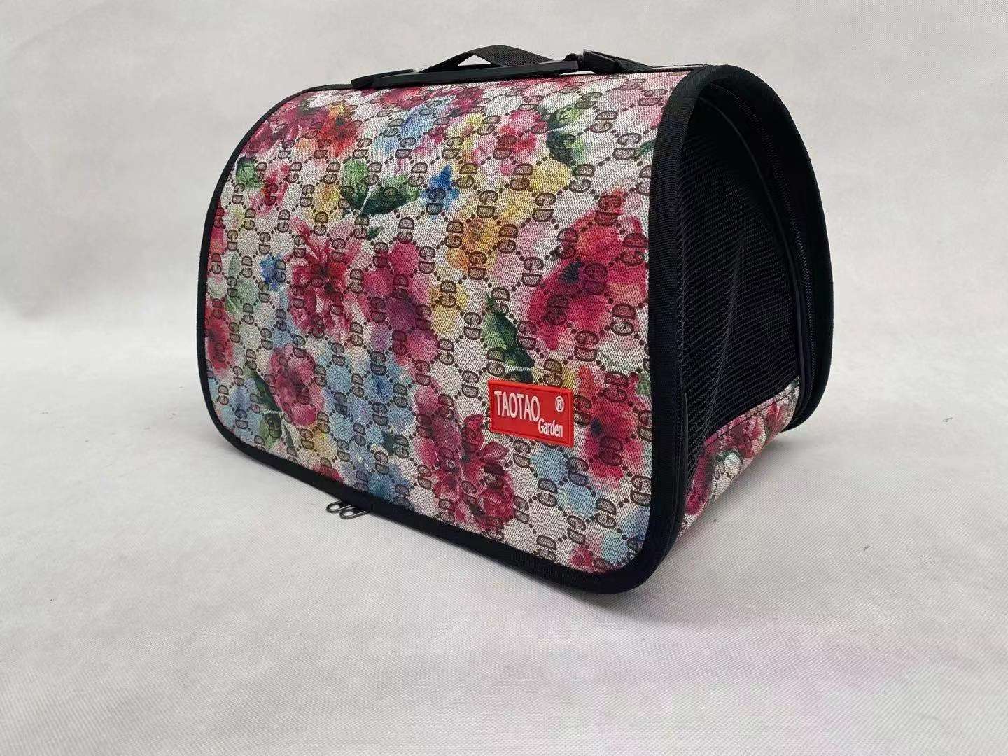 宠物用品包包/宠物出行包包/宠物手提包包白底实物图