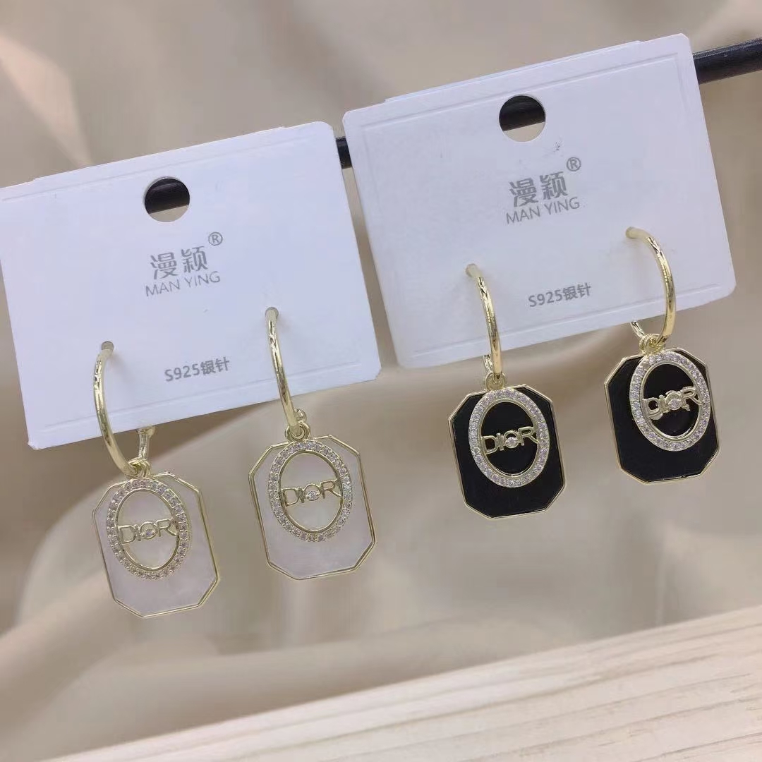 New classic women's earrings s925 silver needle retro stud white shell earrings
