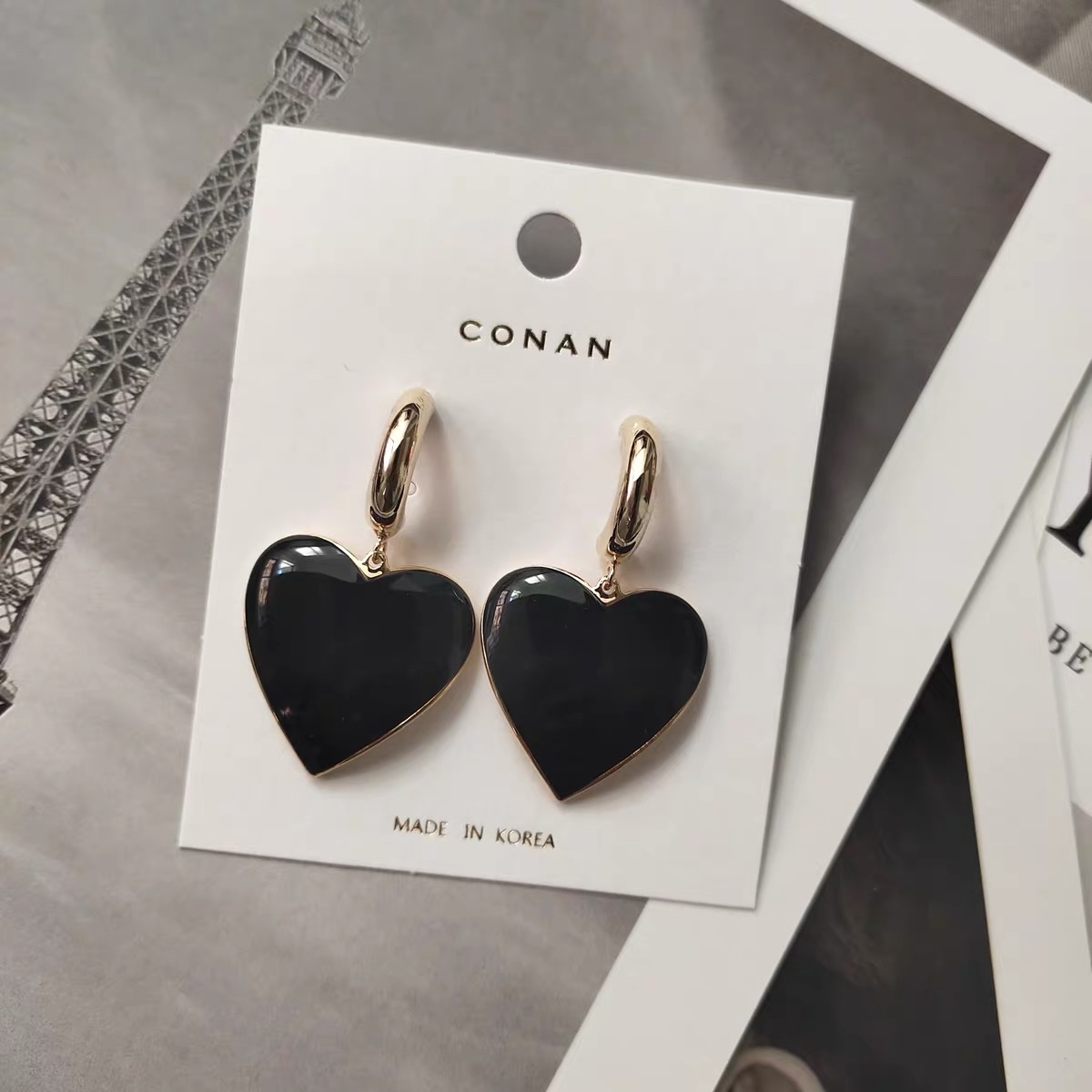 JINMUKE Korean imported Dongdaemun fashion earrings, large heart, white and black, high-end and elegant stud earrings, new style detail image 4