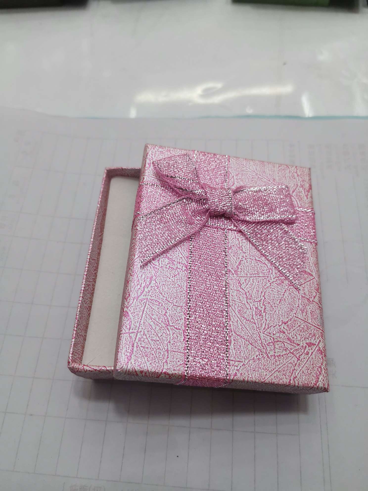 蝴蝶结吊坠盒199白底实物图