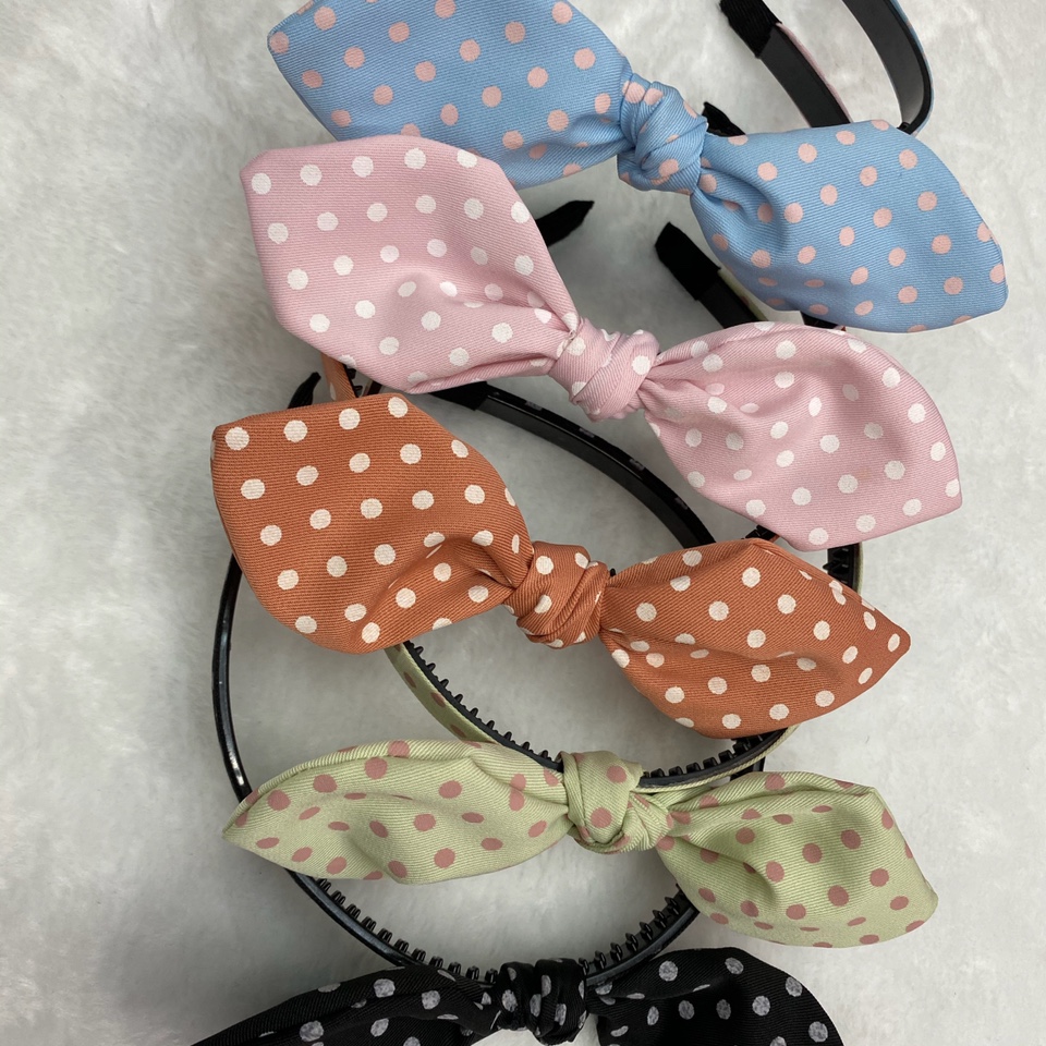 Light-colored dots for rabbit ears