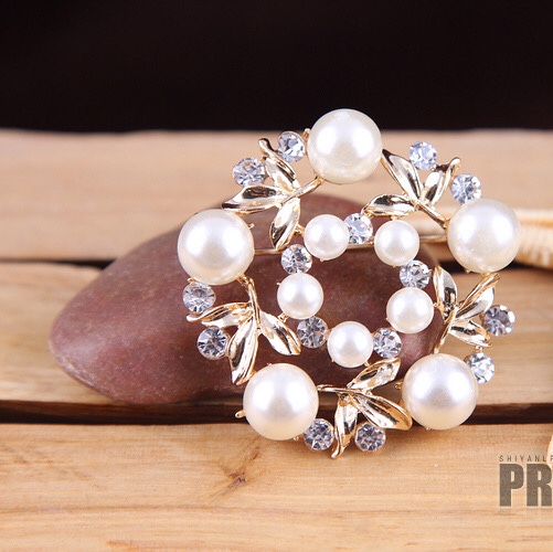 Pop element brooch pearl