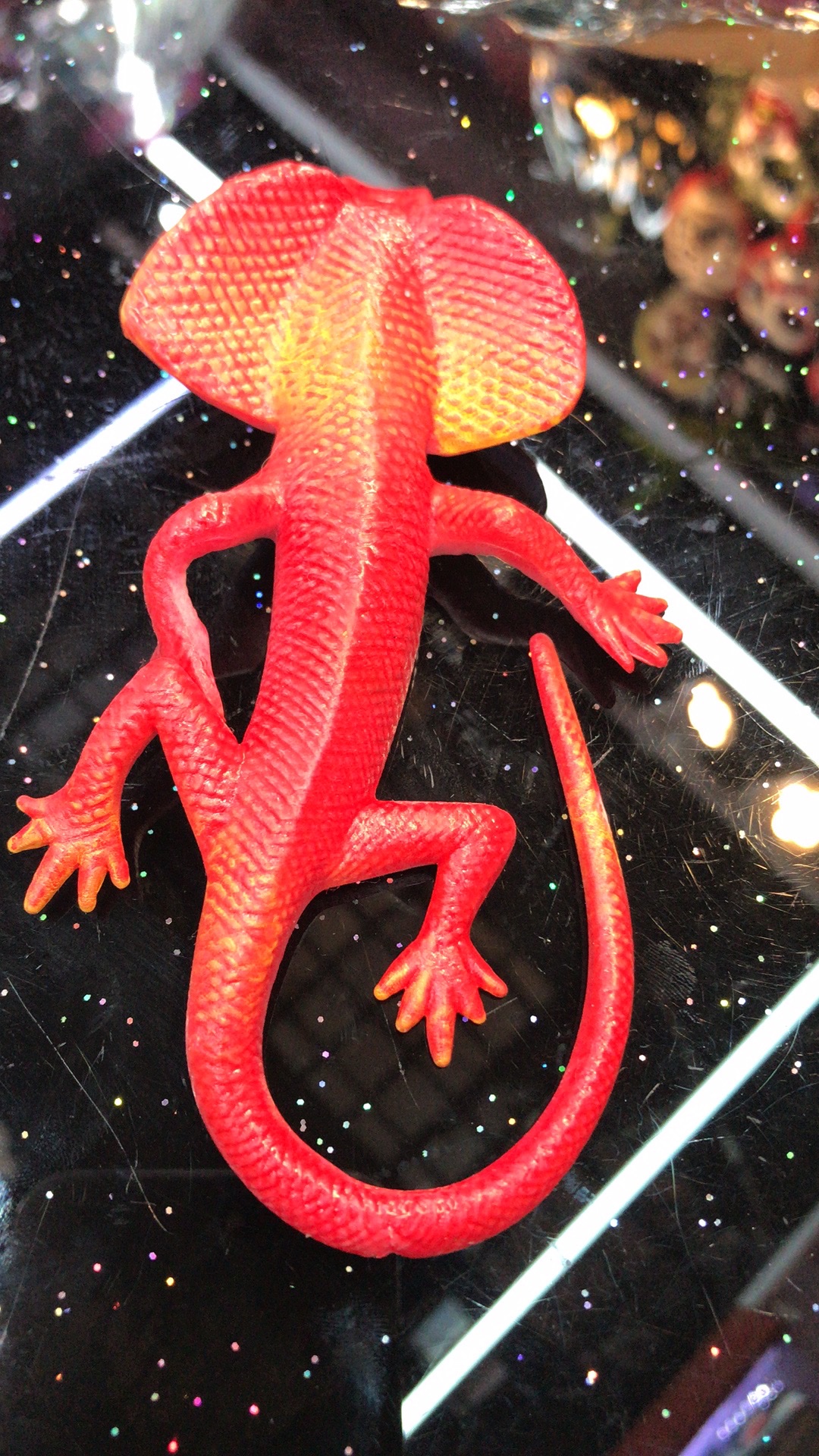 The red lizard Two-headed simulation toy story is a funny anime cartoon that is educational and enlightening for early childhood details Picture