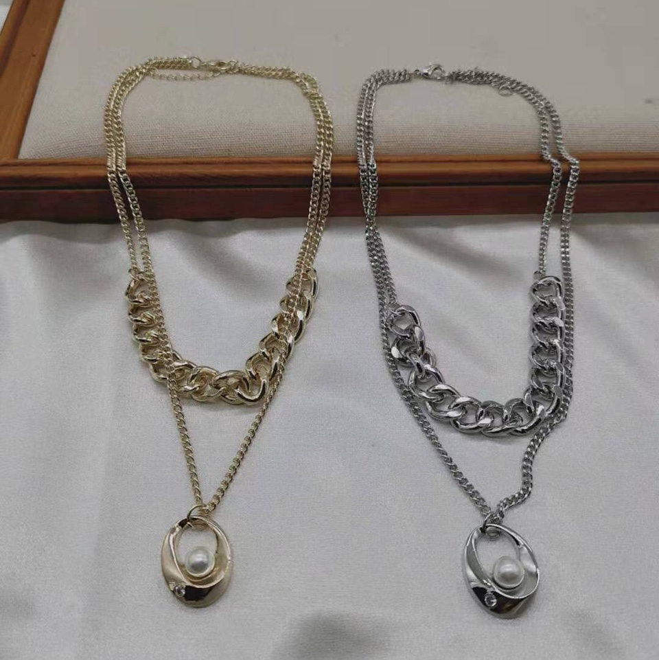 Pearl and chain necklace