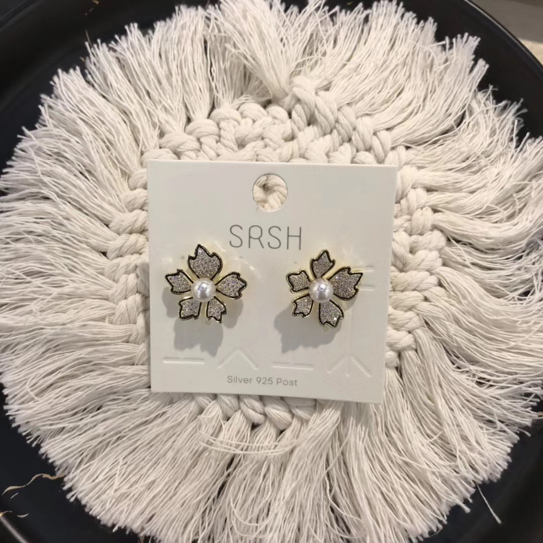 2021 New exquisite bow earrings, women's high-end feel, Japanese and Korean style, internet-famous super shiny stud earrings, personalized earrings 6 Specification image