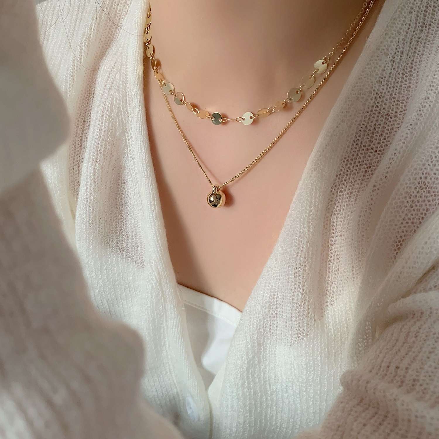 A high-end, light luxury sequined ball double-layer necklace, a niche design for women, an ins cold style collarbone chain and necklace accessory details Picture