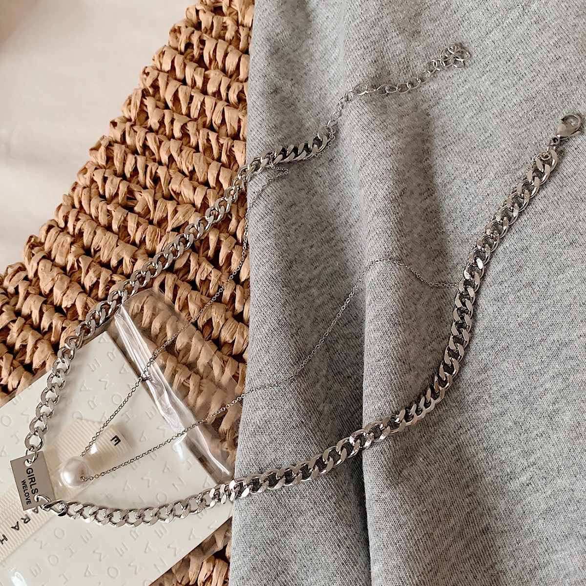 European and American personalized chain necklace for women that doesn't fade, Instagram hip-hop double-layer letter brand, niche double-layer stacked collarbone chain