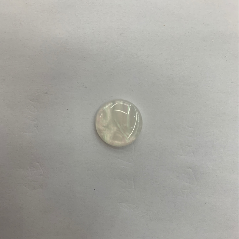15 Pearlescent resin is round and white
