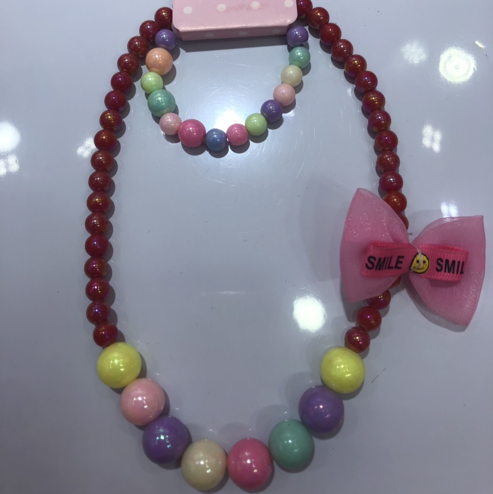 A girl with a Korean-pink style necklace and bracelet