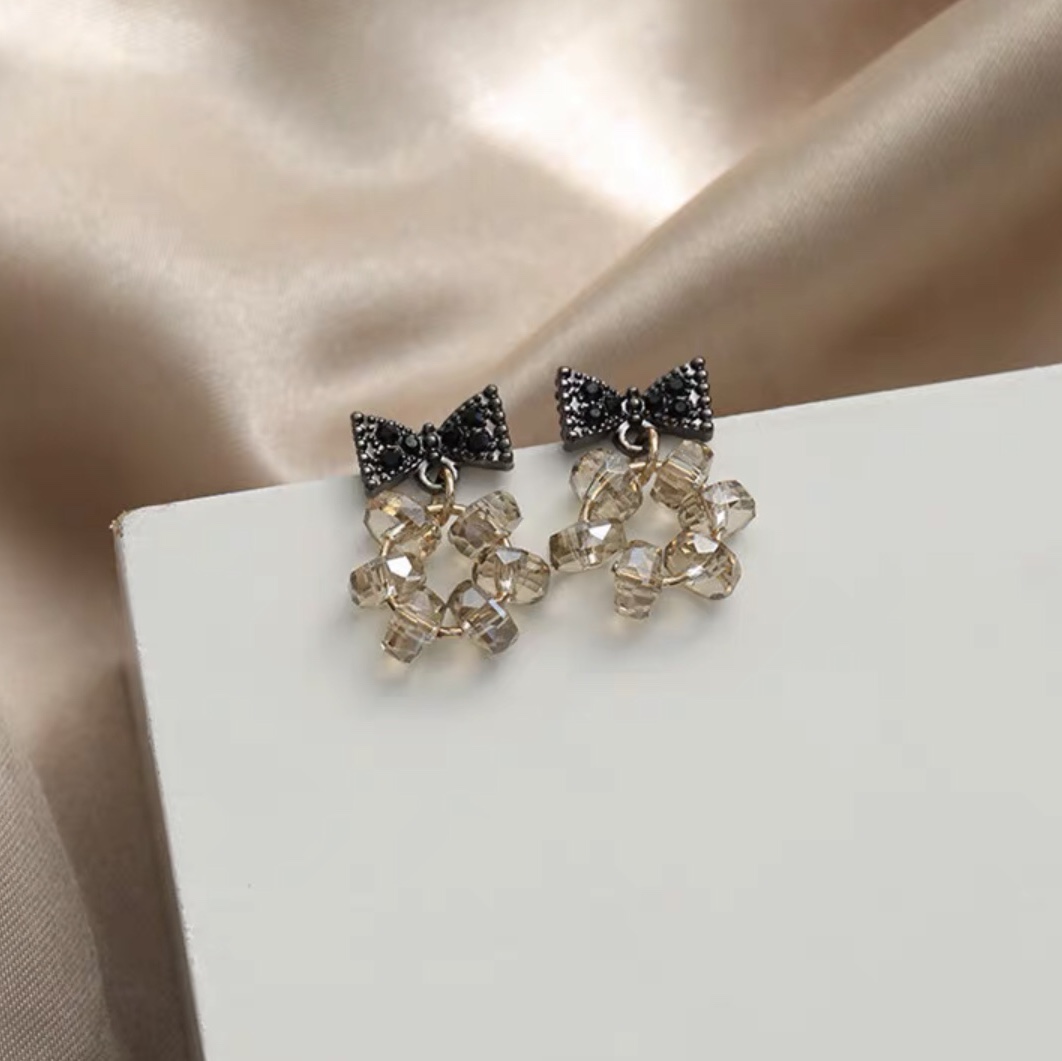 Chic chic chic chic chic chic chic with classic bow crystal earrings