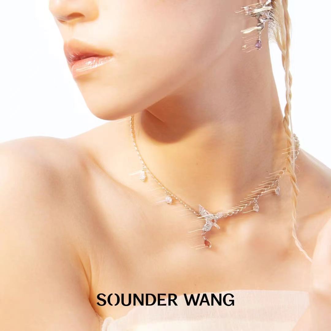 The SOUNDER WANG Butterfly Series Zircon water drop necklace is a niche design for women, exuding a sense of sophistication and ethereal individuality detail image 3