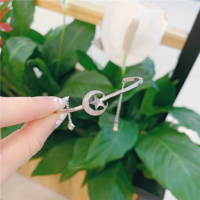 Korean version of personality simple small fresh rhinestone star moon bracelet female student bestie open star moon bracelet