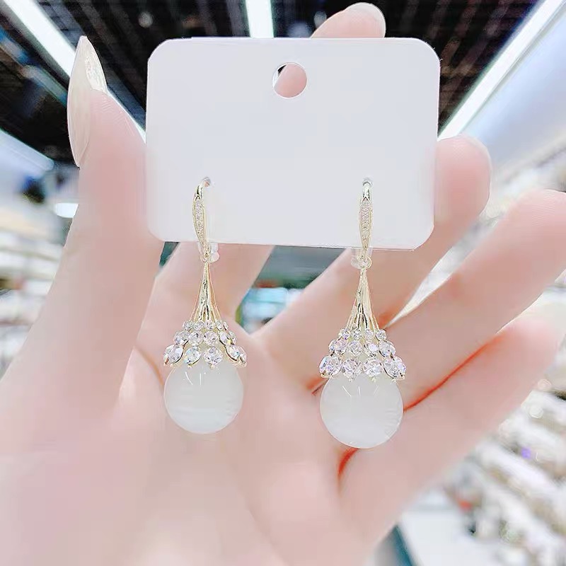 Korean high-end cat's eye stone earrings, women's autumn style elegant earrings, 2021 new trendy super fairy ear hook earrings