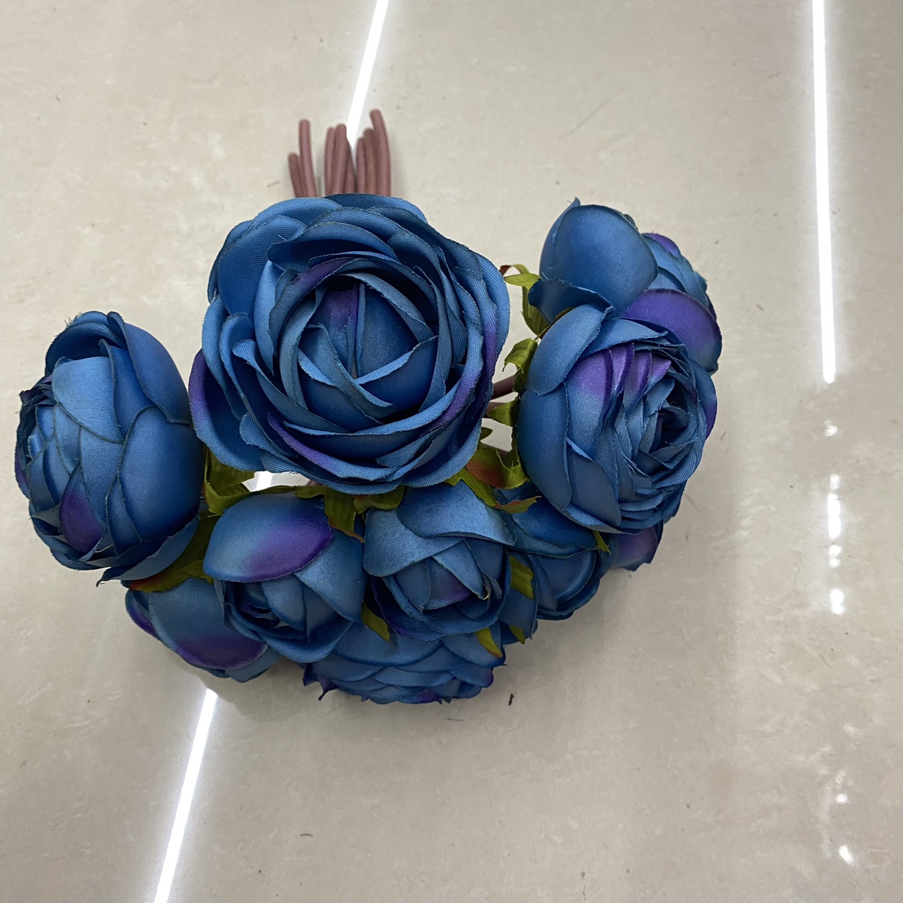 蓝色绿叶茶包花束