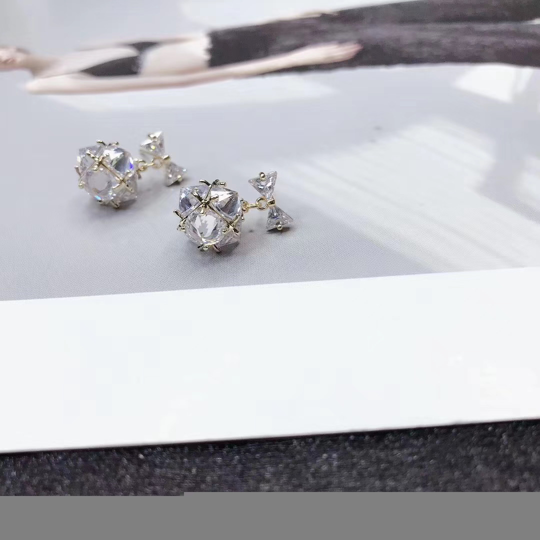 The ring earrings exude a sense of elegance, sophistication, grandeur and exaggeration. The large ring is fashionable and round. kdbf earrings are suitable for summer for women in 2021 Application Scenario