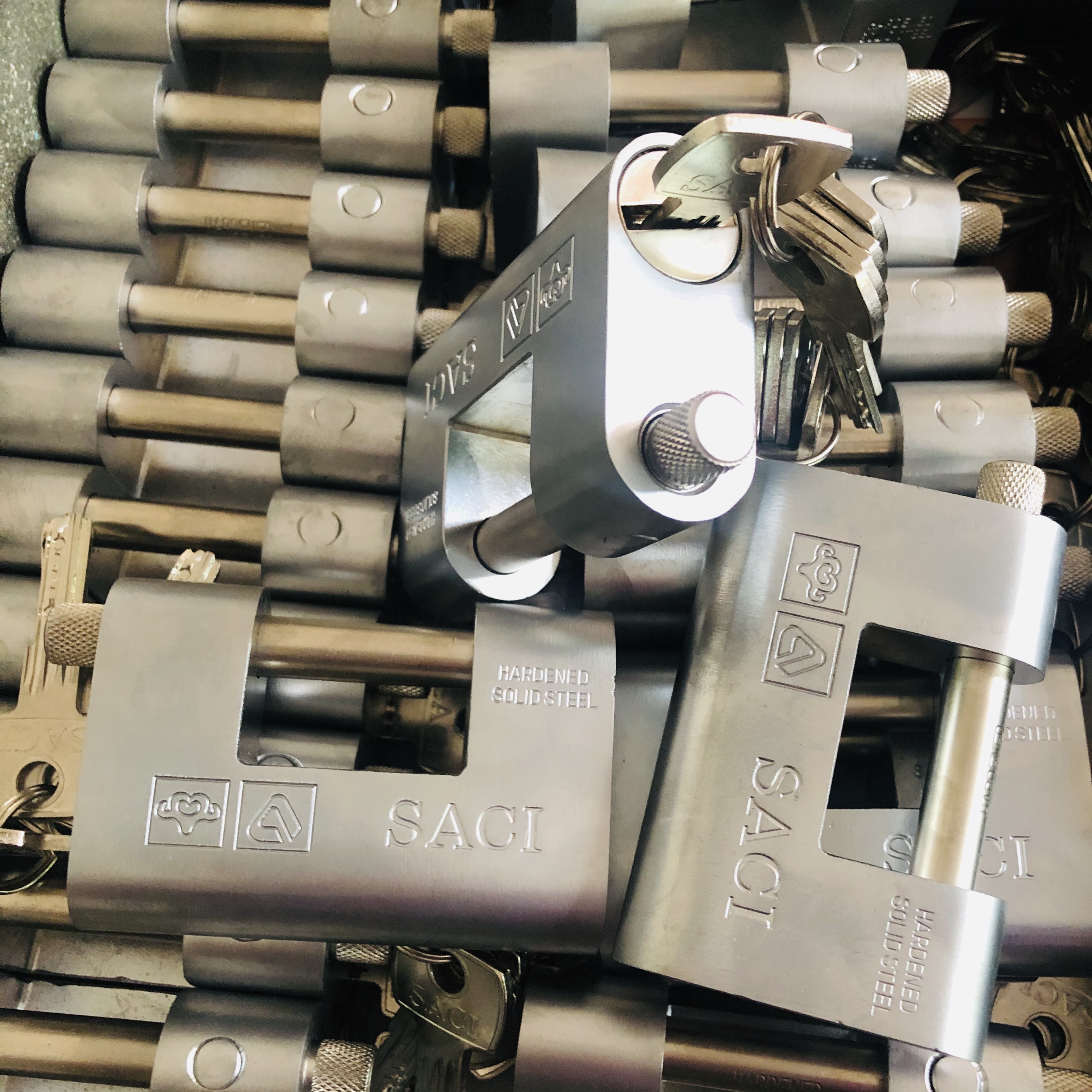 SACI large rounded corner 94MM giant iron lock detail image 2
