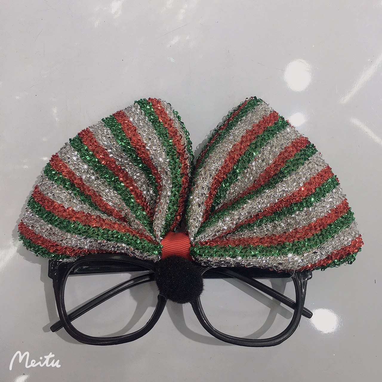 Square bow glasses 1
