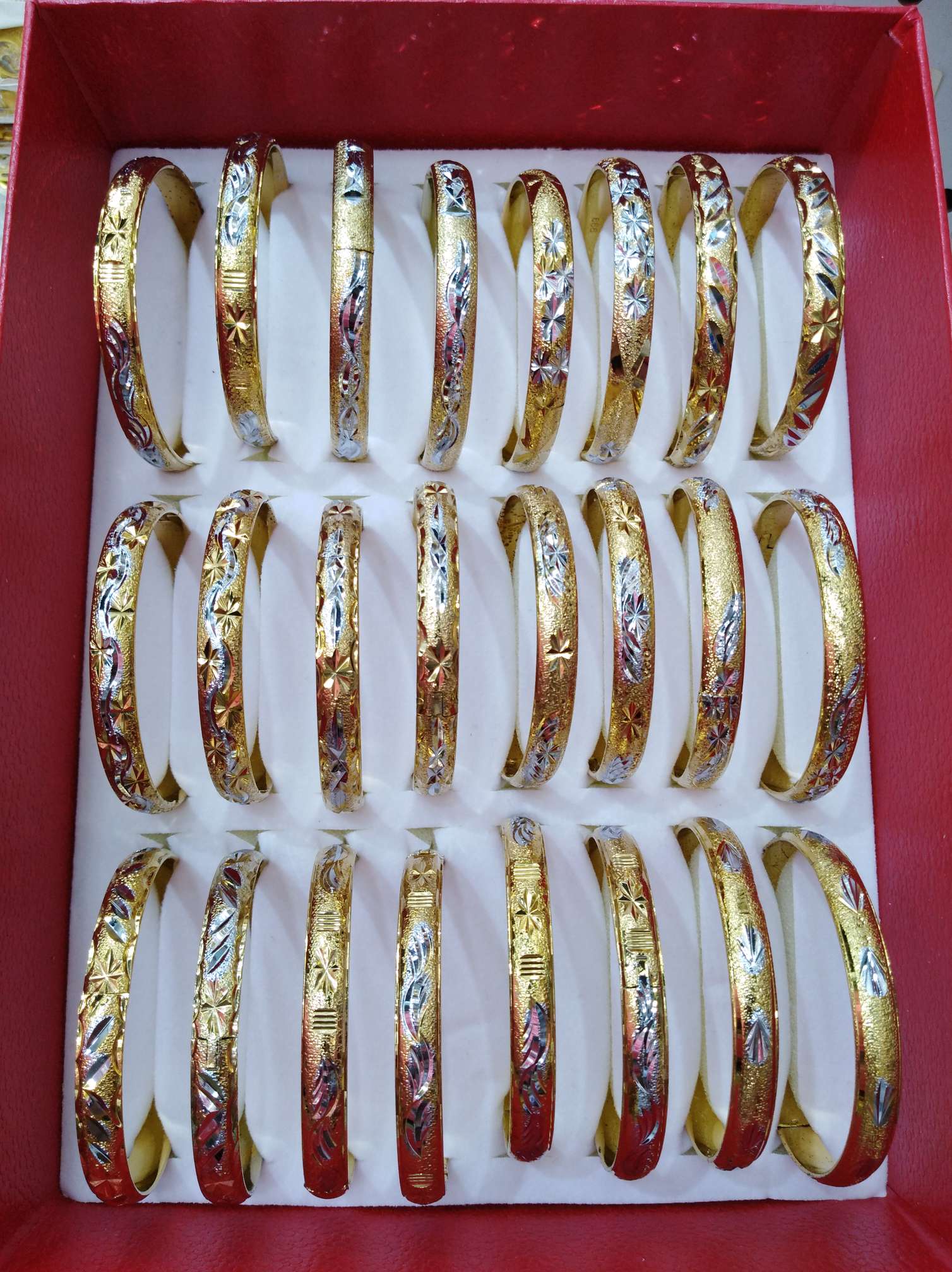 A popular dual-color gold bracelet with color retention, 10 o detail image 2