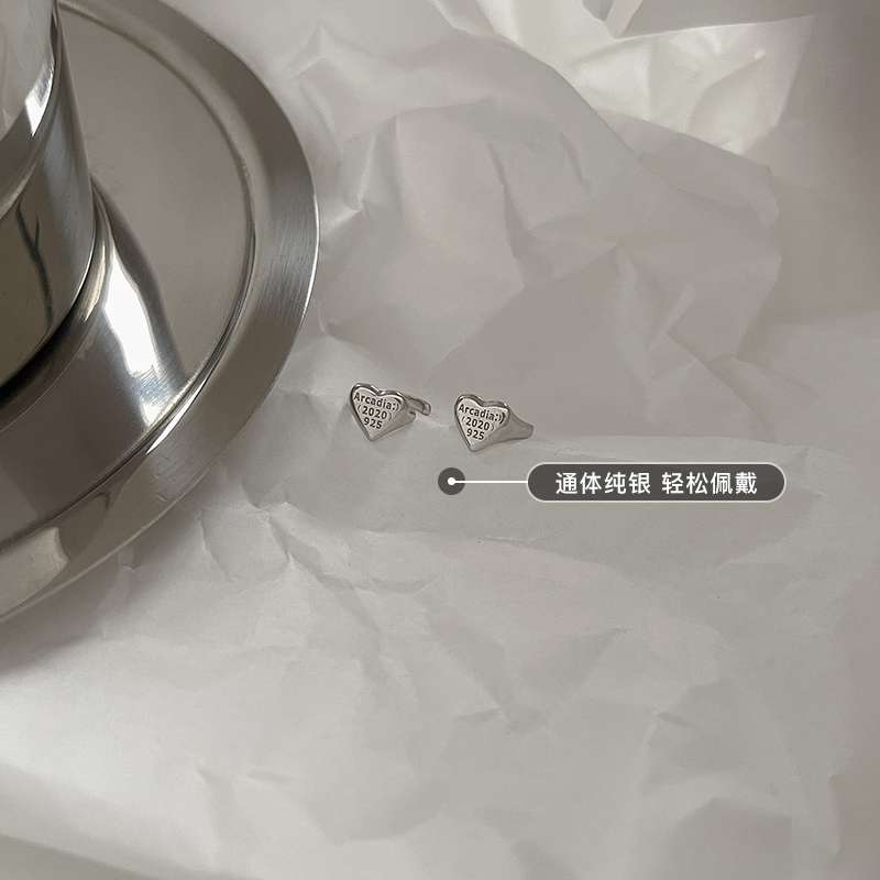 爱心字母无耳洞925纯银耳夹女ins小巧百搭耳骨夹心形产品图