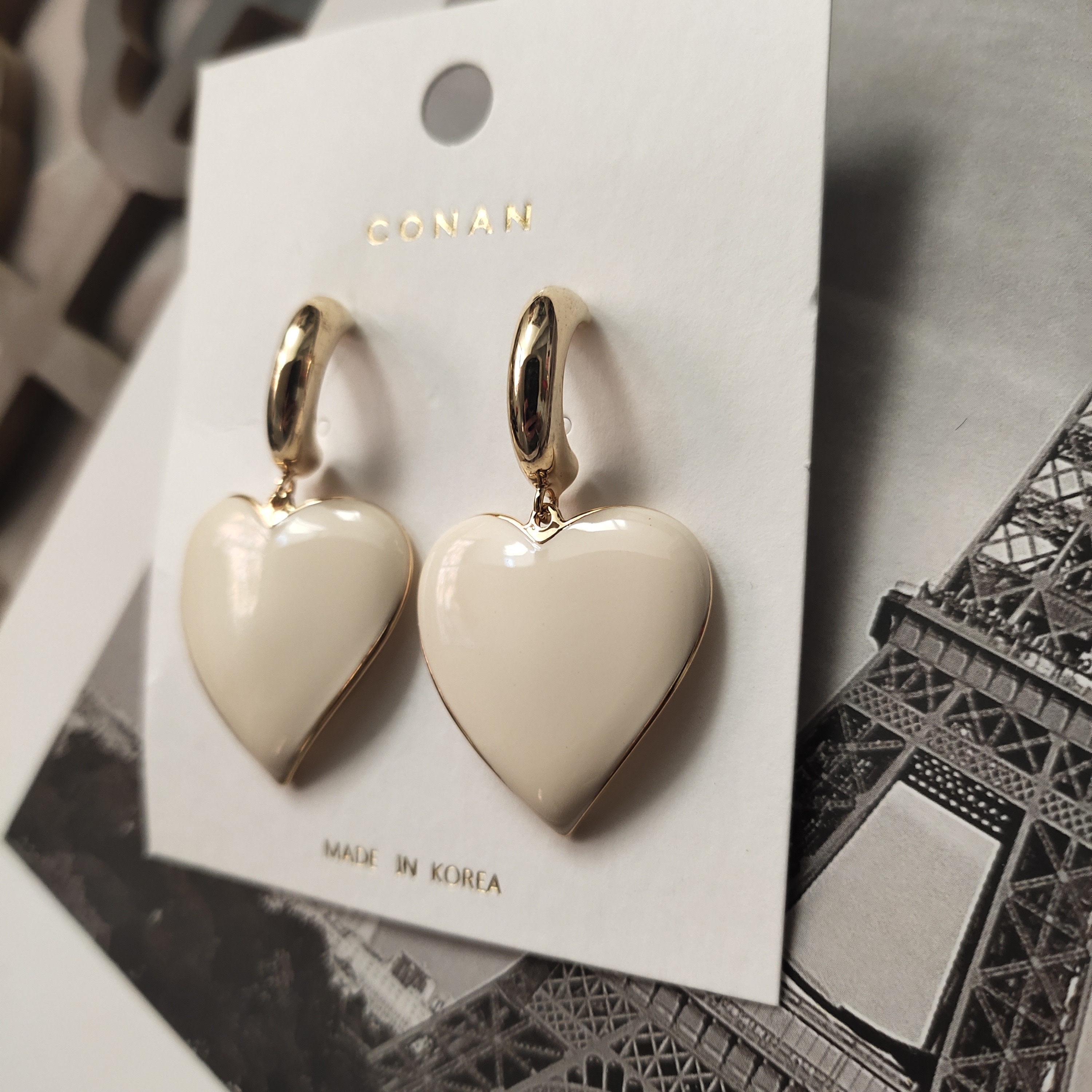 JINMUKE Korean imported Dongdaemun fashion earrings, large heart, white and black, high-end and elegant stud earrings, new style Application Scenario