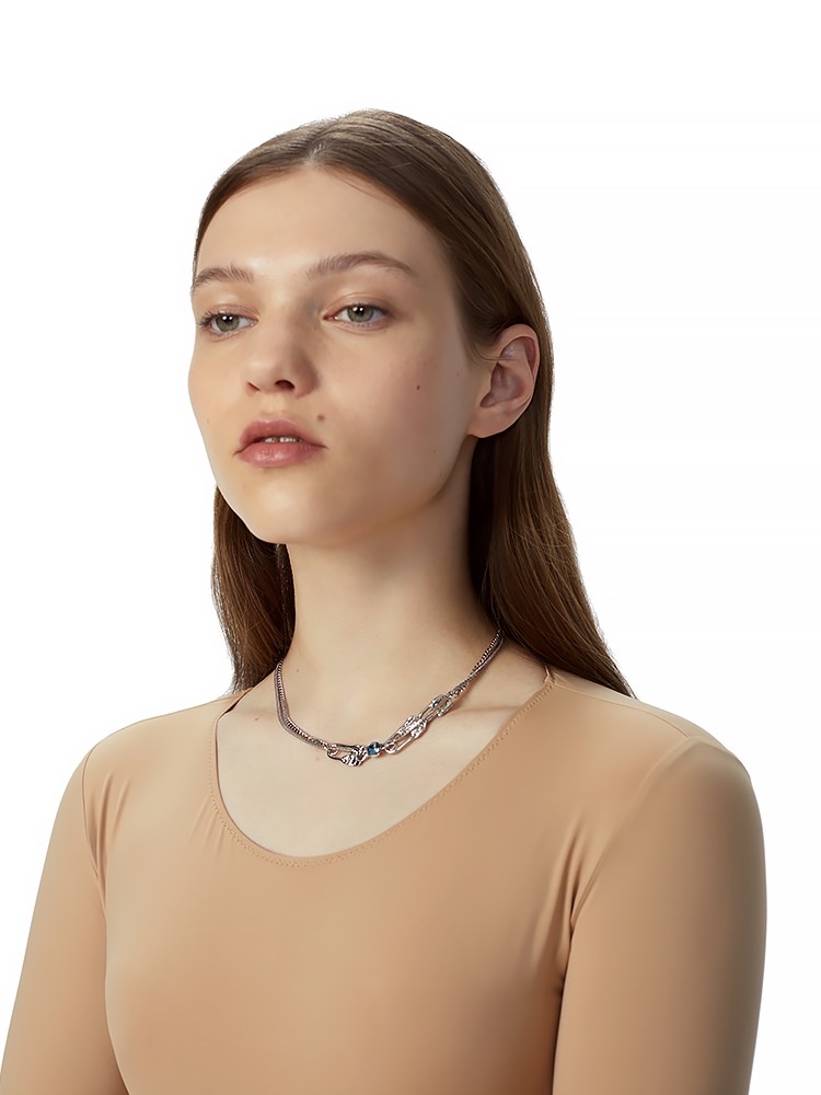 ATELIERSO Pin Series Three-pin misty blue crystal necklace, original design, high-end and personalized pendant Application Scenario