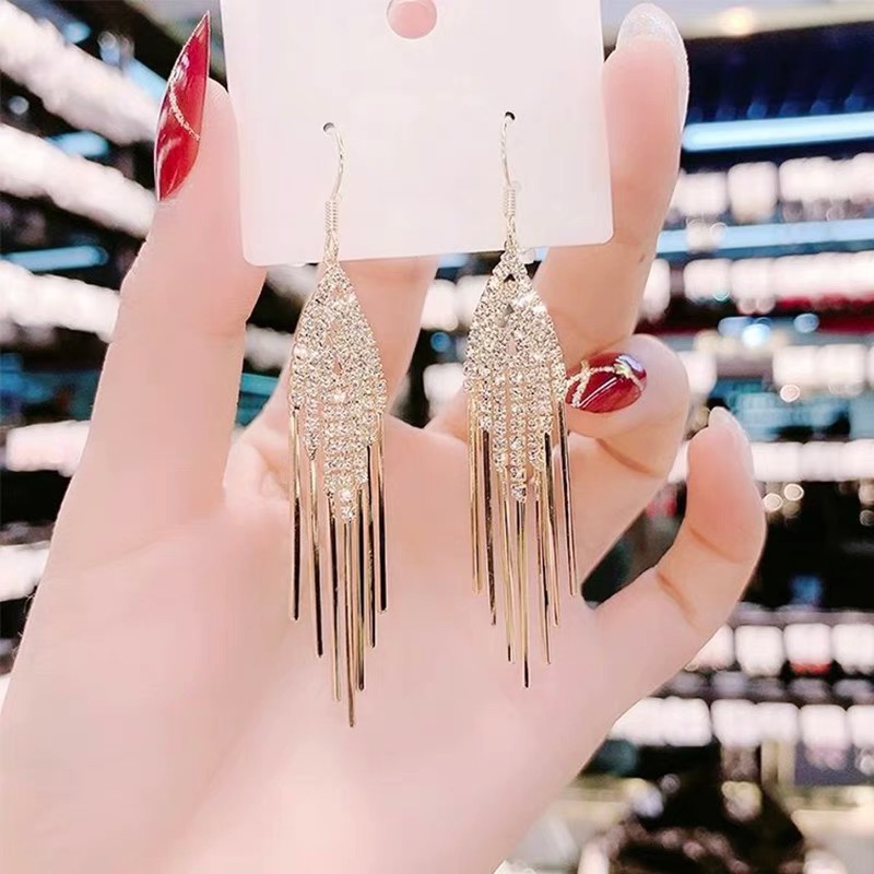 Trendy Japanese and Korean geometric tassel earrings that slim the face and exude a high-end feel, long earrings, and Korean full-diamond trendy earrings