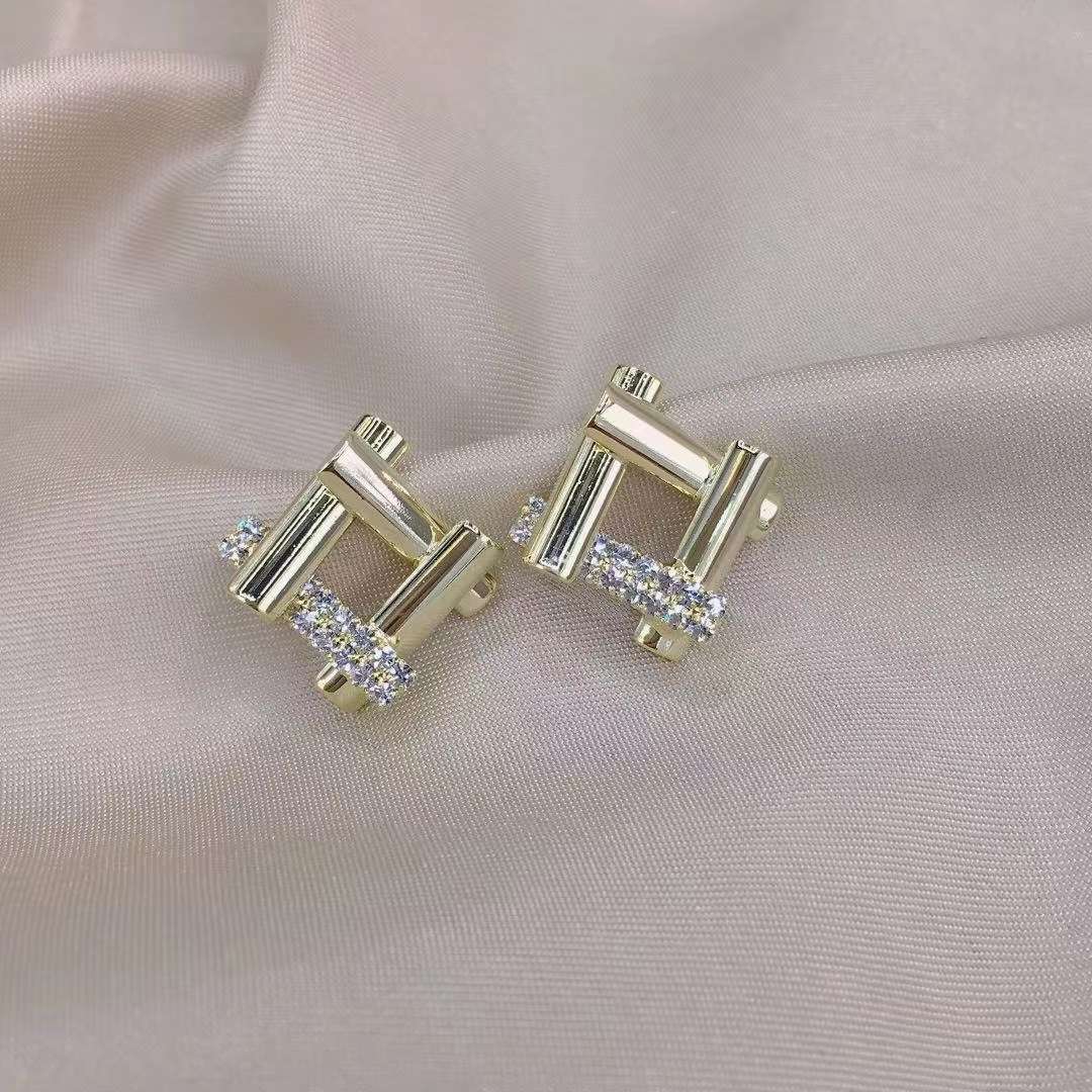 14k real gold electroplated, light luxury, fashionable, individual and elegant, geometric splicing element ear studs for women detail image 2