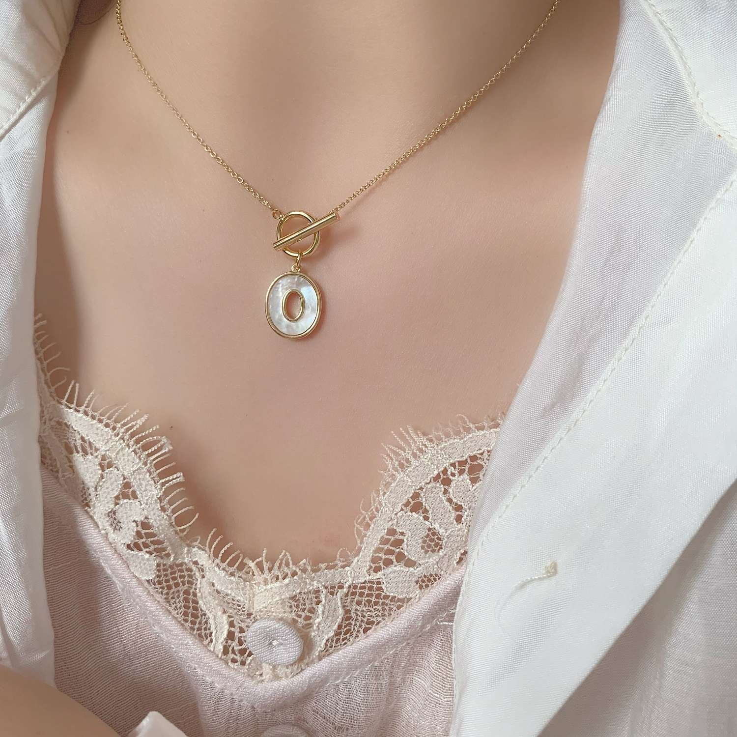 ins niche design cold style shell OT buckle necklace for women, fashionable and elegant, versatile, simple and high-end collarbone chain for summer Item Picture