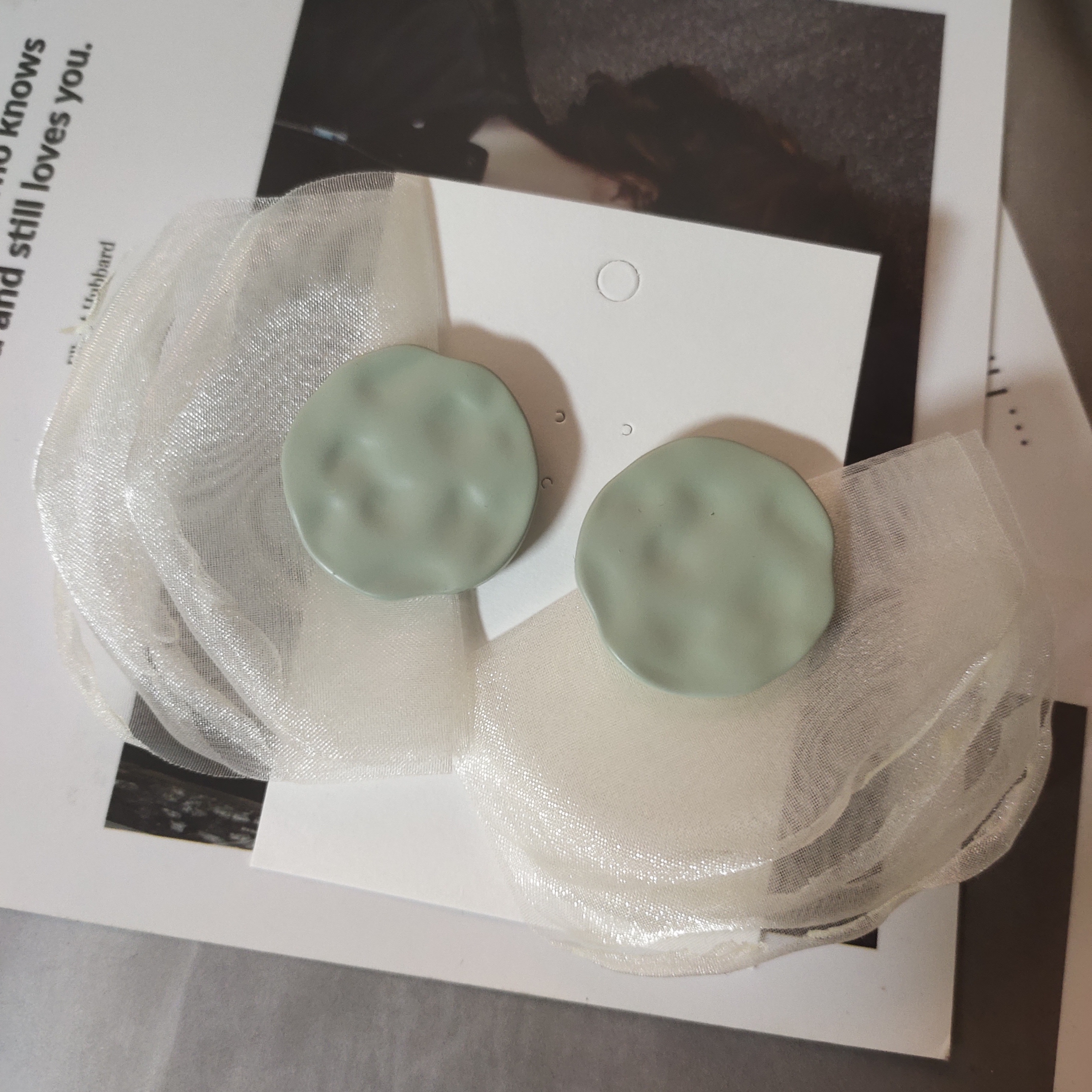 JINMUKE, a new collection of fashionable earrings imported from Dongdaemun, South Korea, featuring personalized fan-shaped silk tulle stud earrings in 2021 detail image 3