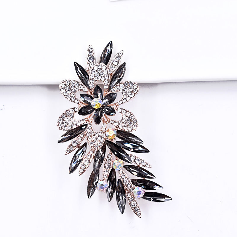 Korean Atmospheric Leaf Grey Glass Brooch Women's Pin Simple crystal corsage suit sweater accessory cardigan buckle