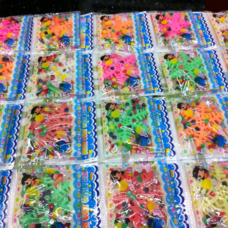 厂家直销各式各样膨胀玩具  雪花海洋宝宝