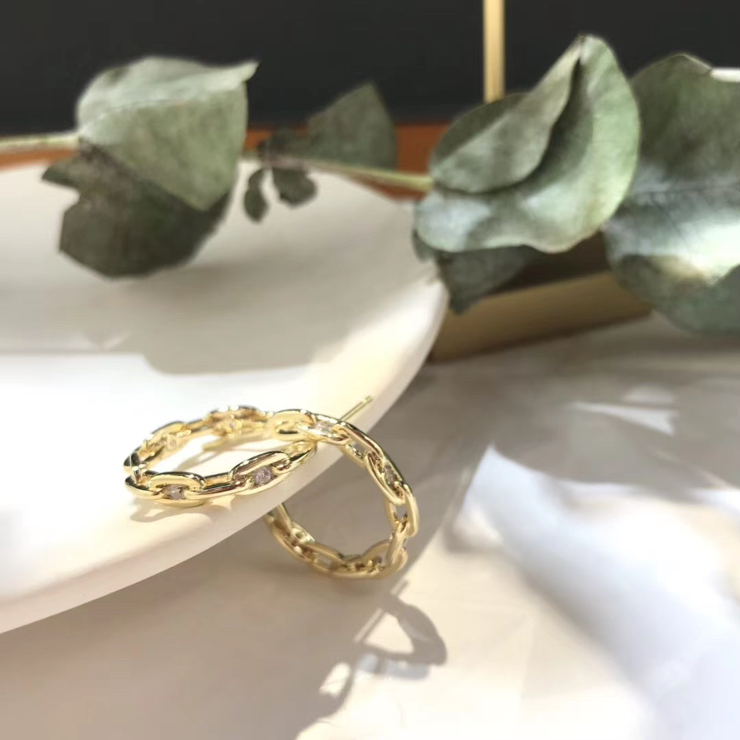 All-silver pearl stud earrings for women, 2021 Japanese and Korean style, fresh and delicate Daisy tassels, super ethereal and trendy best-selling earrings by koi details Picture