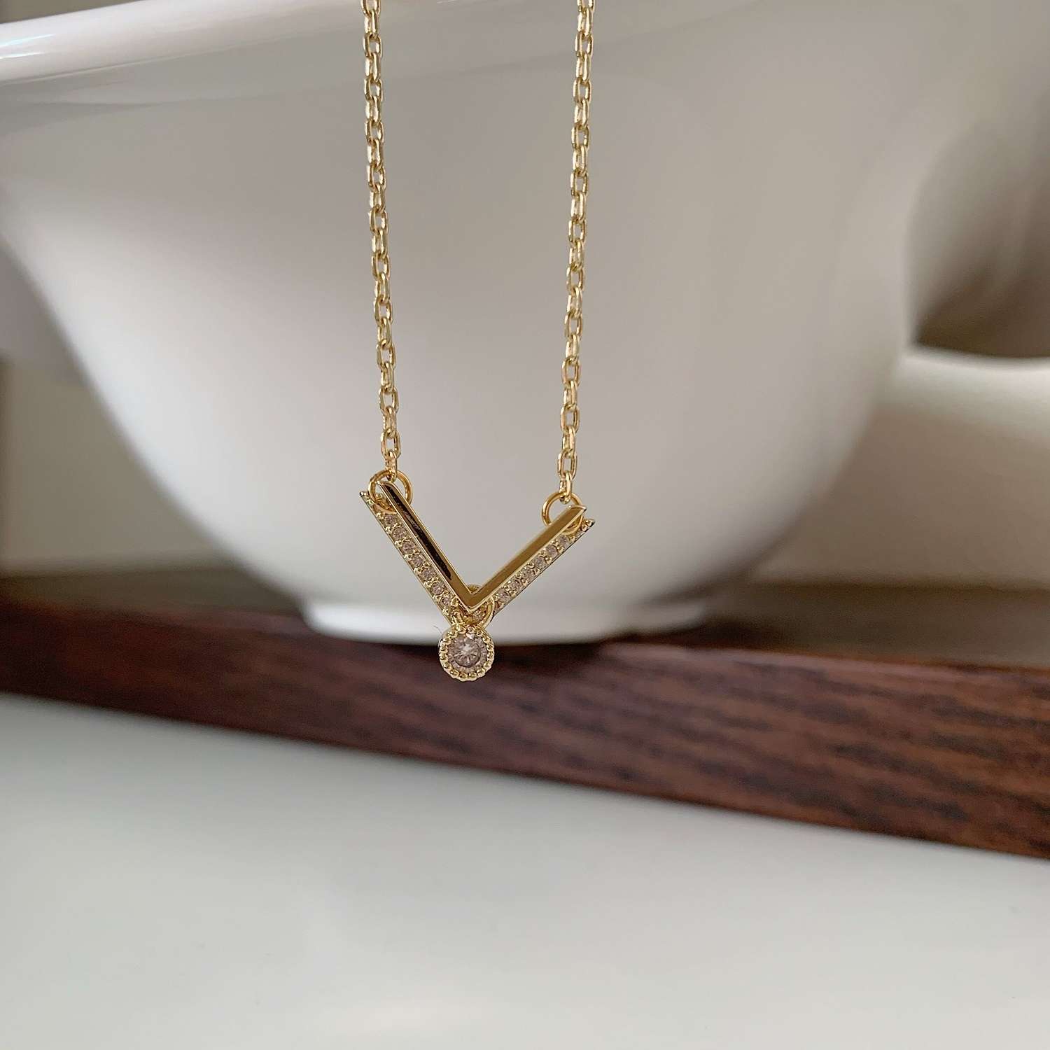 New simple and elegant, versatile necklace for women on Instagram, with a cold and niche design sense, light luxury and fine collarbone chain for summer Specification image