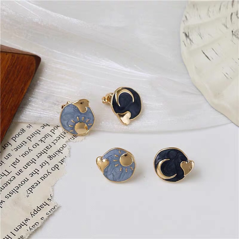 Sweet and stylish, versatile oil-dropping stud earrings from Dongdaemun, South Korea