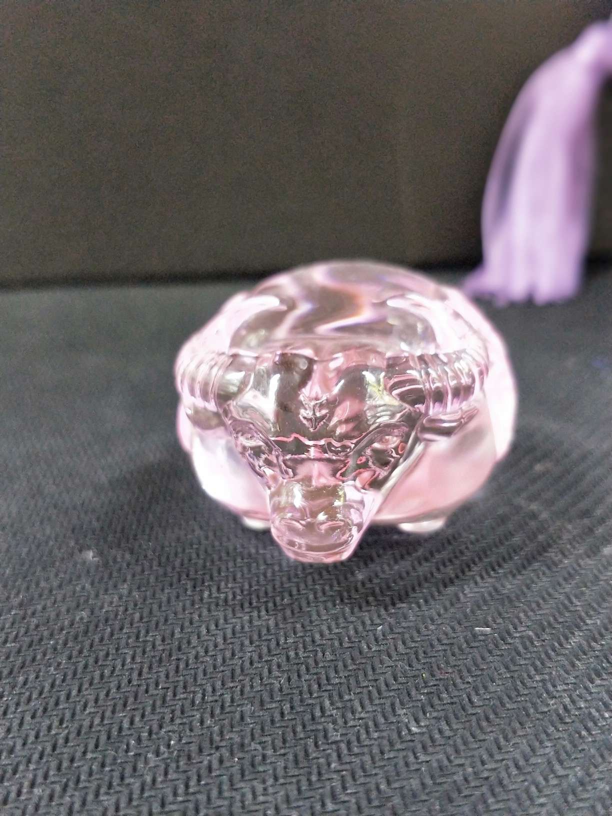 Crystal-shaped cow details Picture