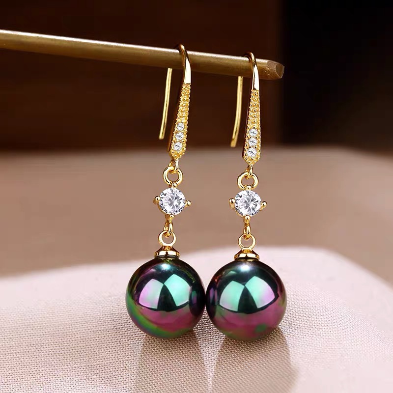 Pearl sterling silver earrings for women, 2020 new trendy and fashionable earrings that can make the face slimmer. Golden earrings as a gift