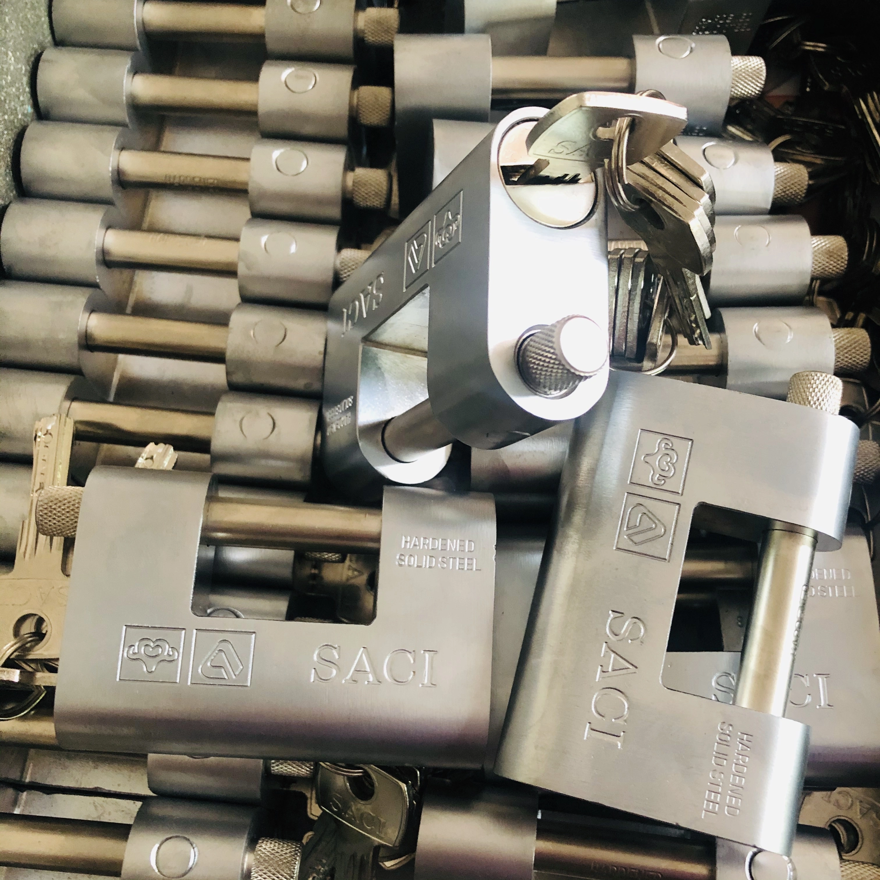 SACI large rounded corner giant iron padlock detail image 2