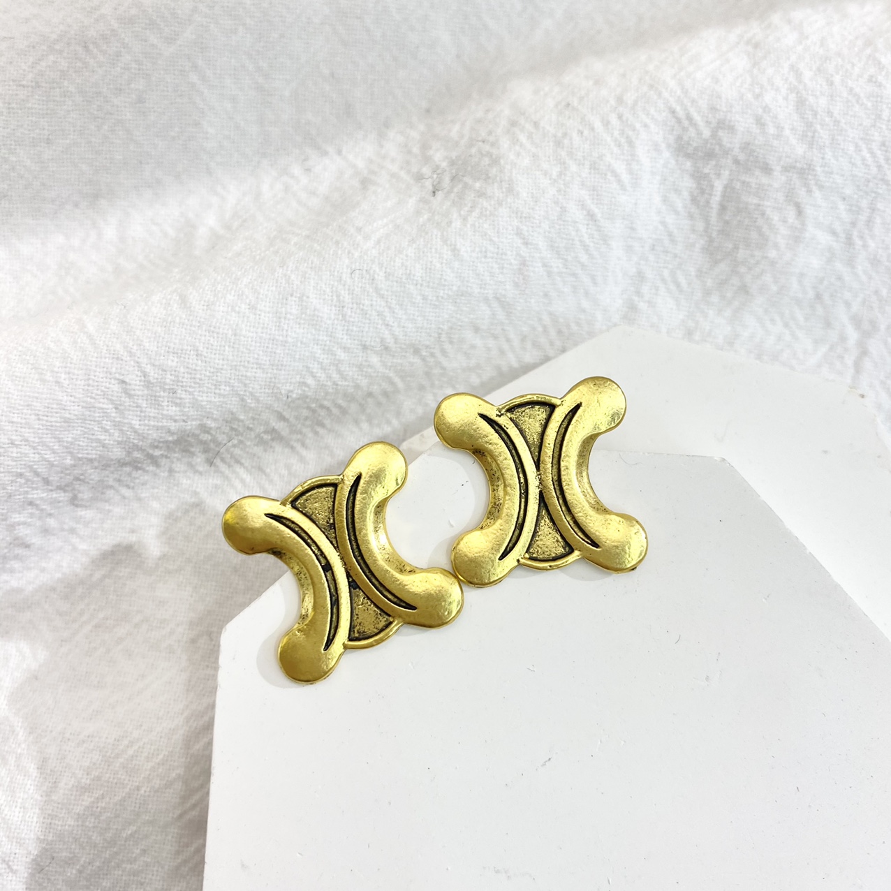 Ear Needle 106