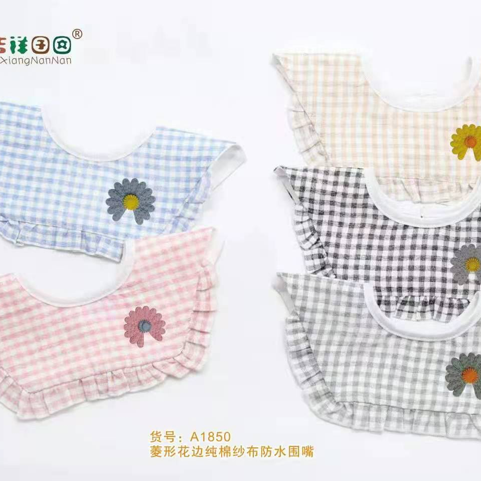 Cotton Gauze Bib With Diamond Lace