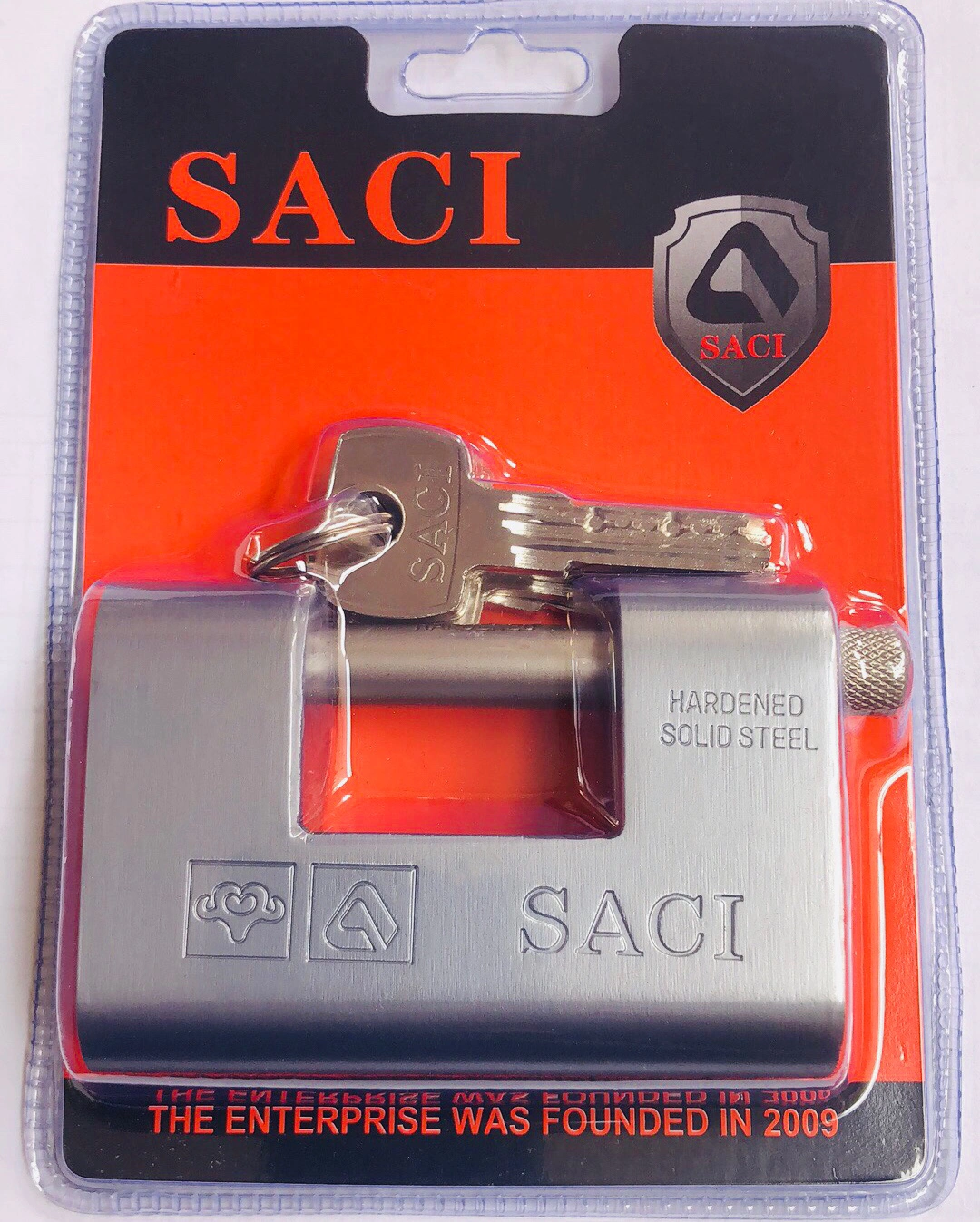 SACI large rounded corner giant iron padlock detail image 5