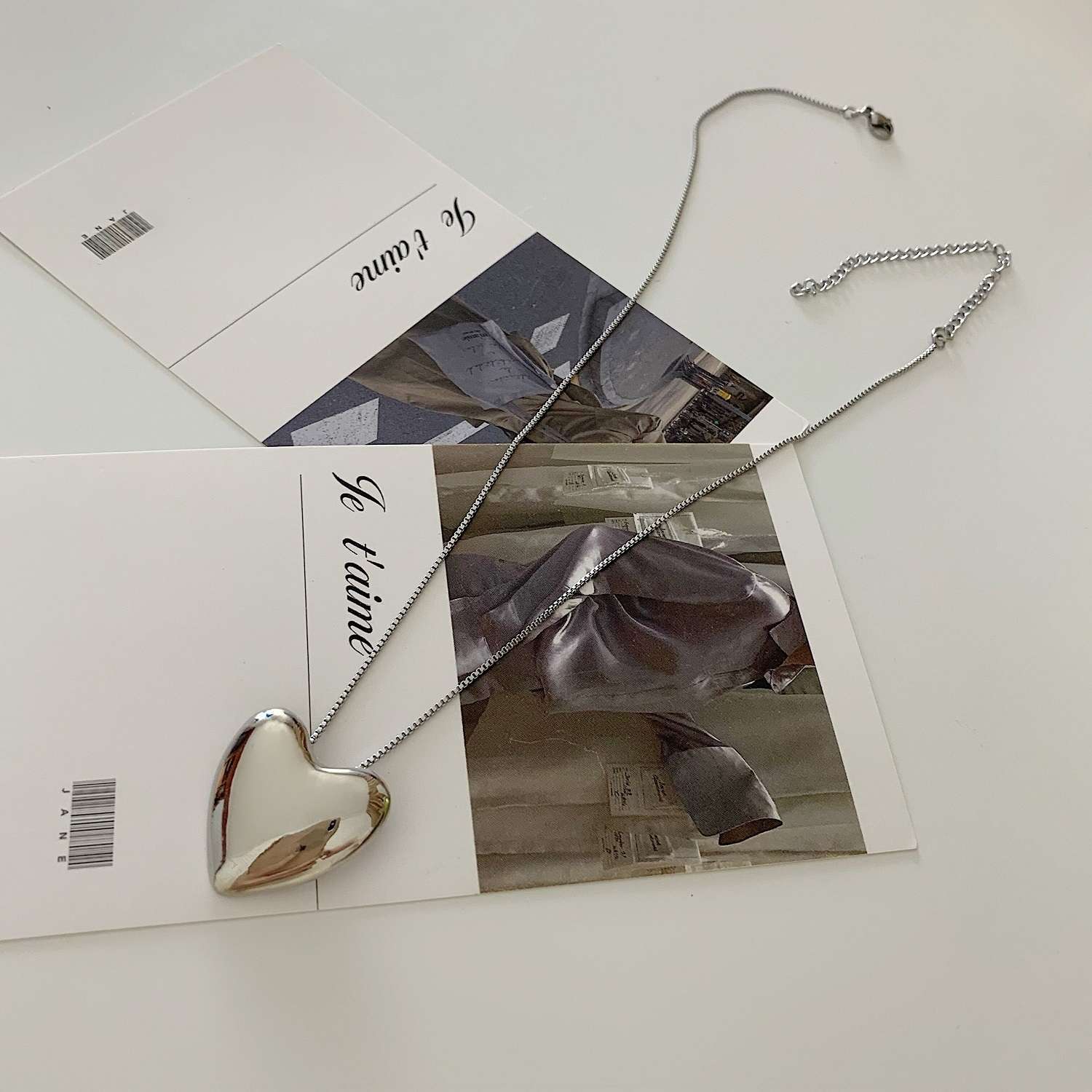 "Instagram cold style big heart pendant necklace for women, fashionable, simple, exaggerated and individual, Internet celebrity collarbone chain, trendy summer. Item Picture