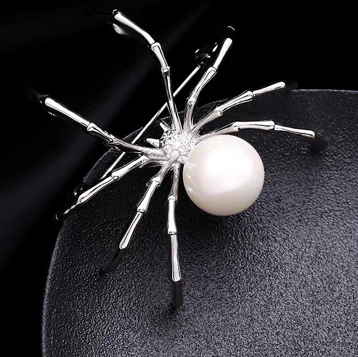 Spider brooch